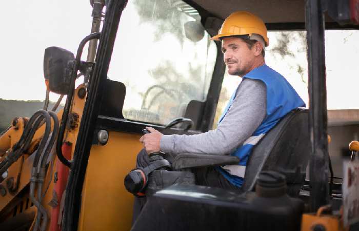 What does a Heavy Equipment Operator do?